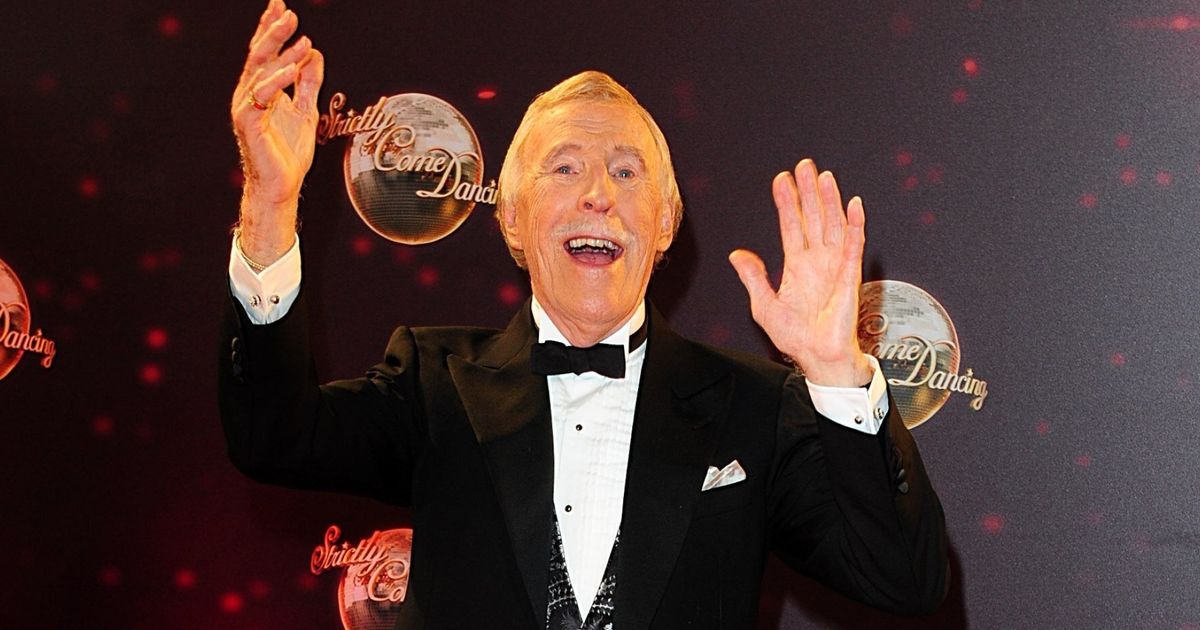 Bruce Forsyth Announces Uk Tour After Leaving ‘strictly Come Dancing Huffpost Uk Entertainment