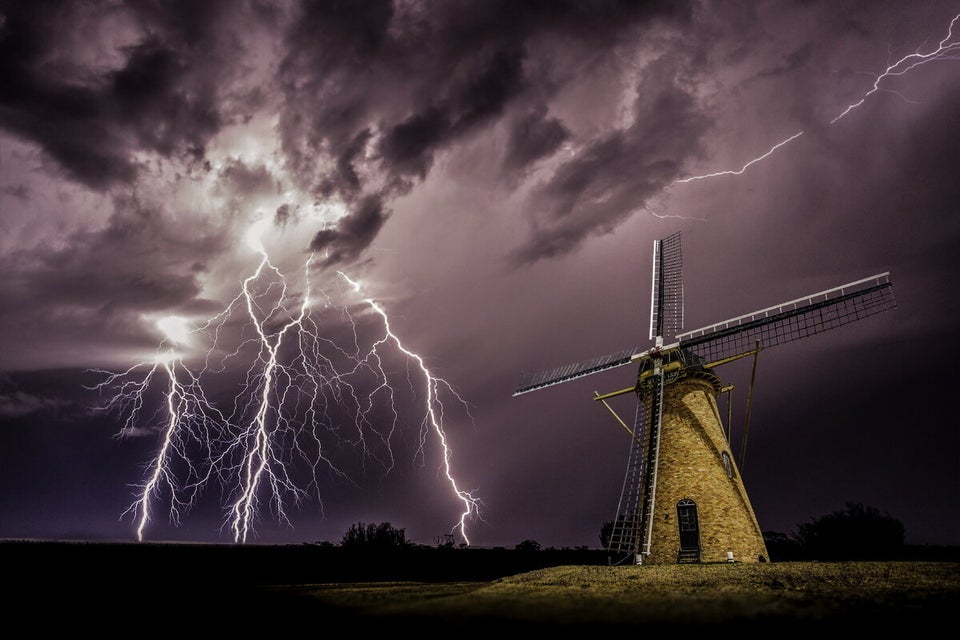 16 Spine Tingling Shots Of Lightning Strikes Illuminating The Skies Of Western Australia 