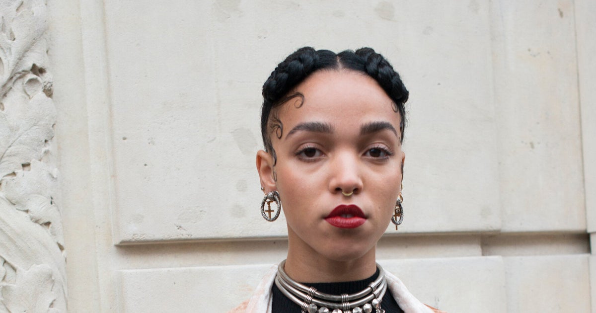 Fka twigs two weeks. Fka twigs. fka twigs певица. фка твигс тату. vivienne westwood fka twigs.