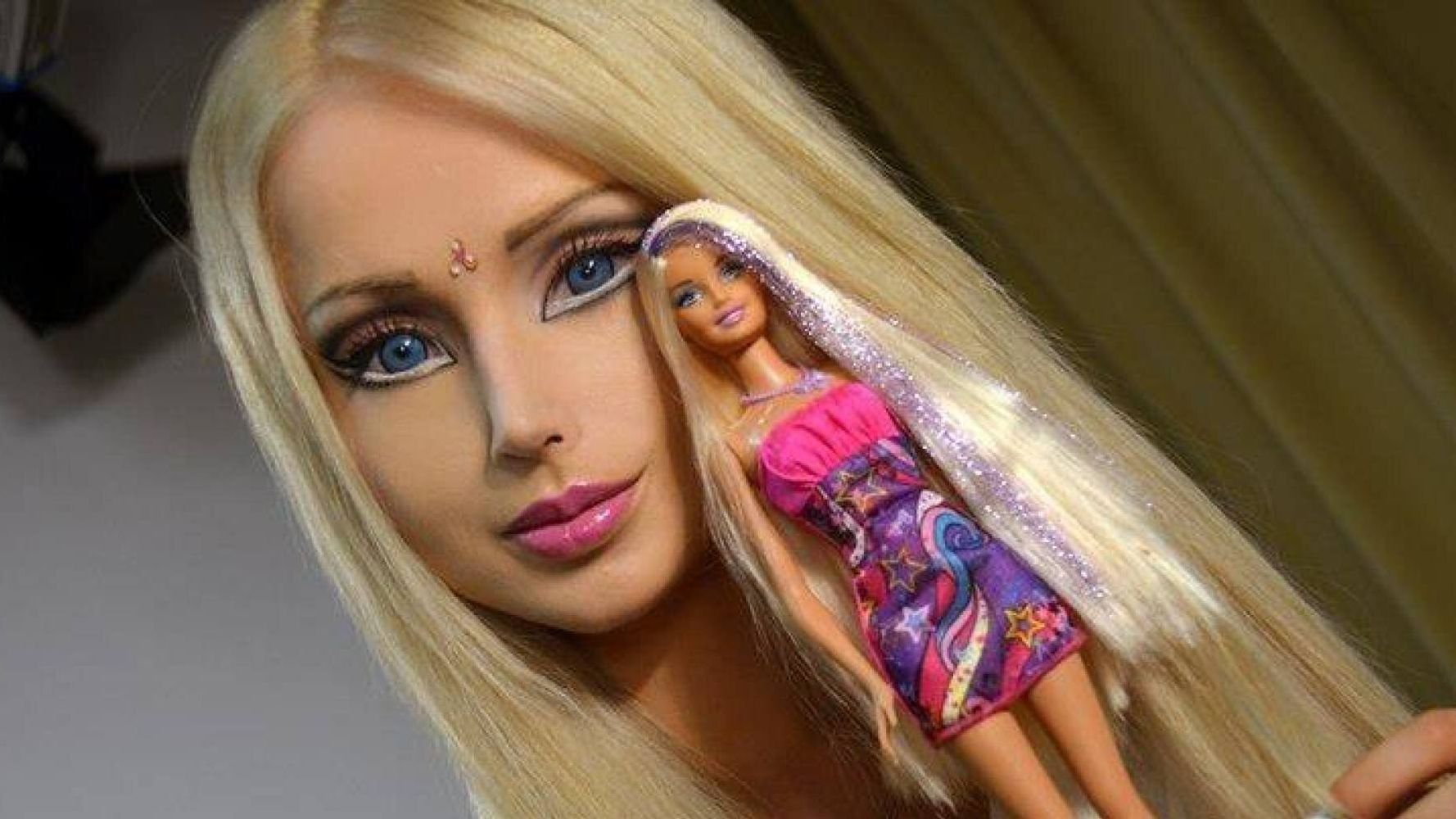 mel at tilbagetrække Afspejling Valeria Lukyanova, Human Barbie, Posts No Make-Up Selfie - Would You  Recognise Her? | HuffPost UK Life