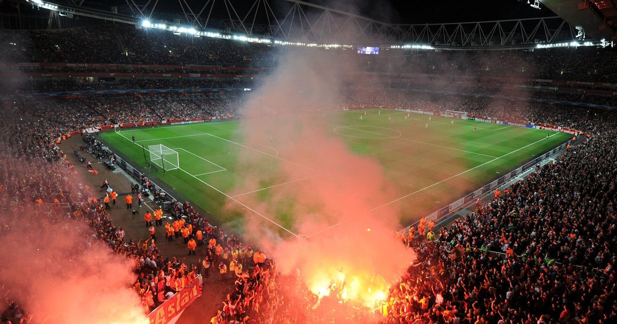 Arsenal V Galatasaray Flares In Pictures | HuffPost UK Sport