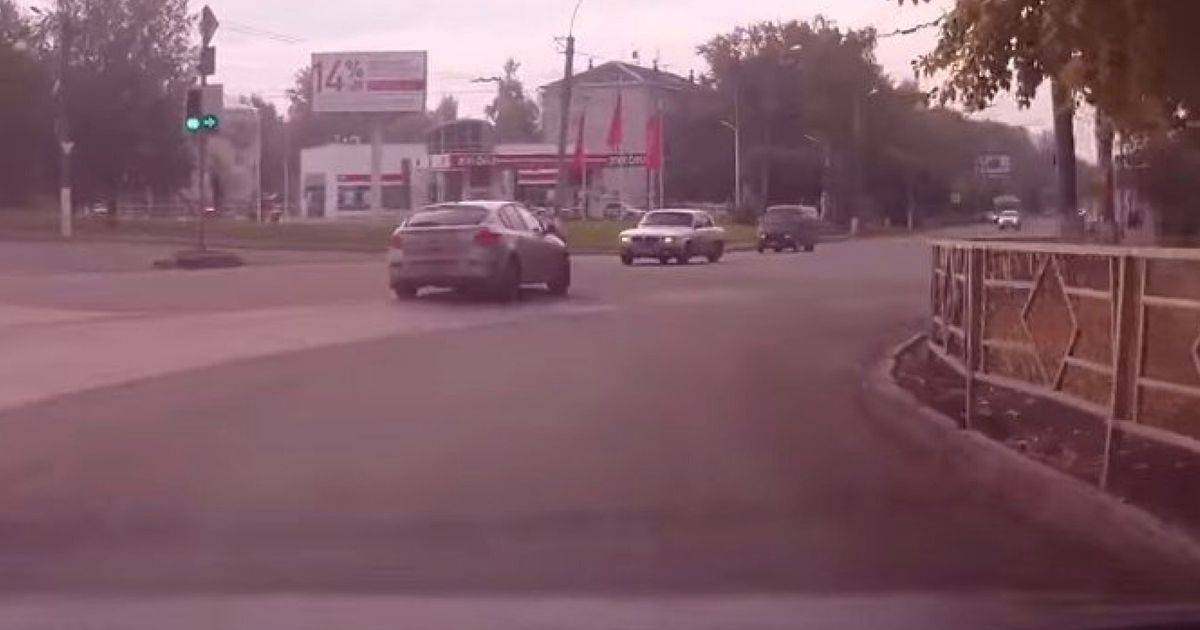 Russian Policeman Hitches A Ride For A High Speed Car Chase Huffpost Uk