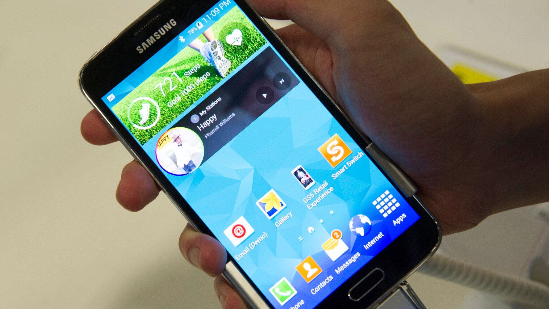 Samsung Galaxy S5 Prime Turns Up Online Huffpost Uk Tech