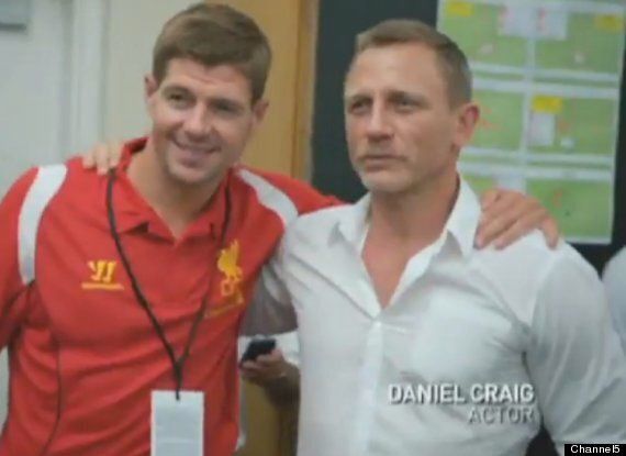 absorption replika flare Daniel Craig Pays Visit To Liverpool Football Club, Seen In Fly-On-The-Wall  TV Documentary 'Being Liverpool' | HuffPost UK Entertainment