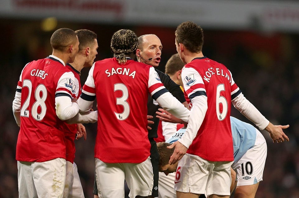 Soccer - Barclays Premier League - Arsenal v Manchester City - Emirates Stadium