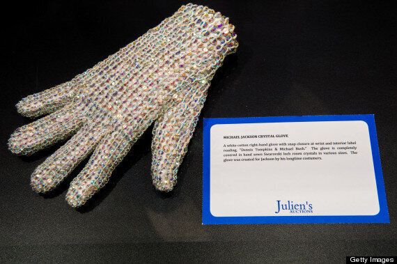 Michael Jackson's glove sells for $190,000 at auction 