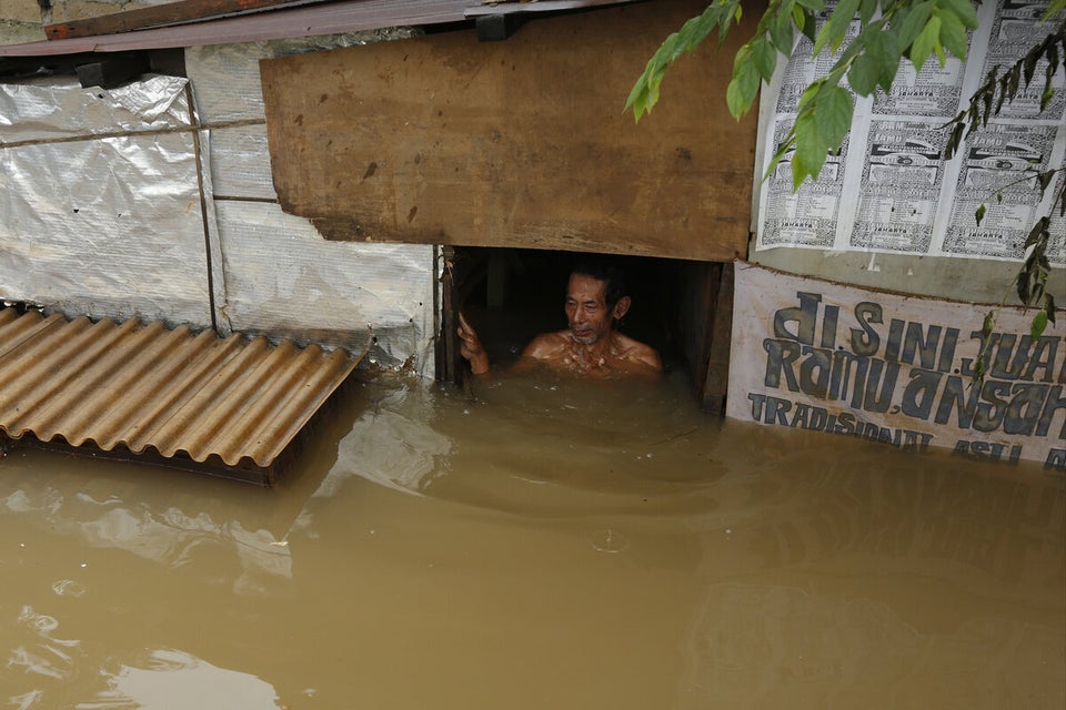 Flooding Claims Several Lives, Displaces Thousands in Jakarta