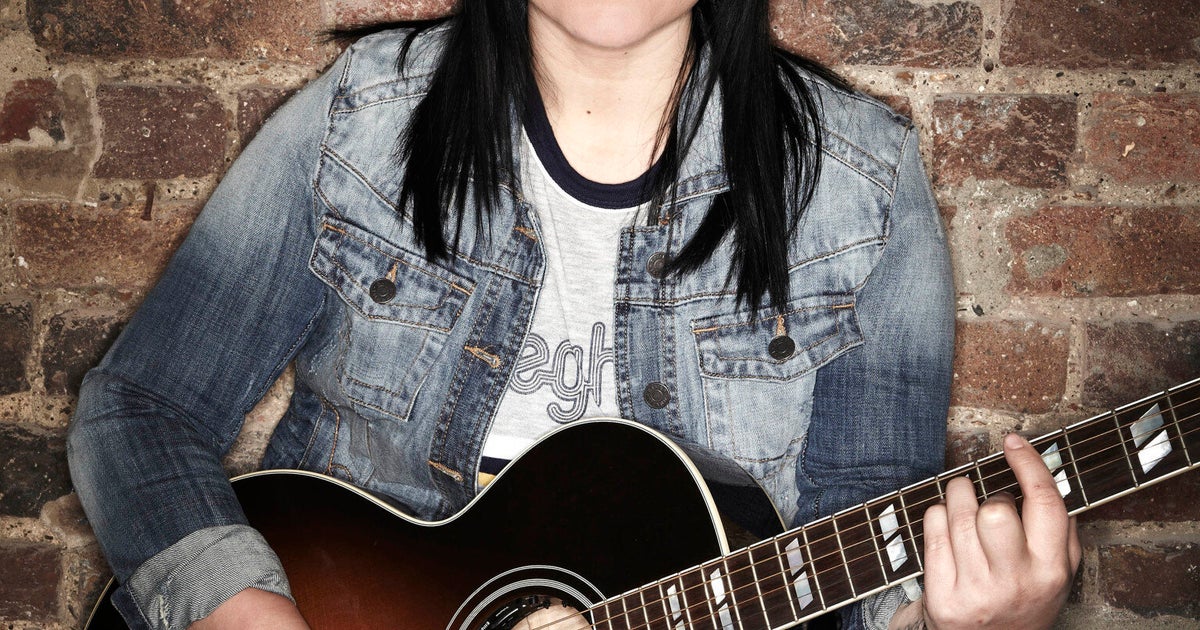 'X Factor' Lucy Spraggan Admits Her Mother 'Always Wanted A Gay Child