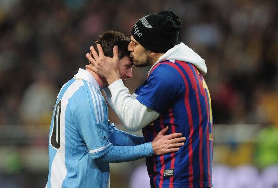Lionel Messi Gets A Kiss From Fan During Sweden Argentina Pictures