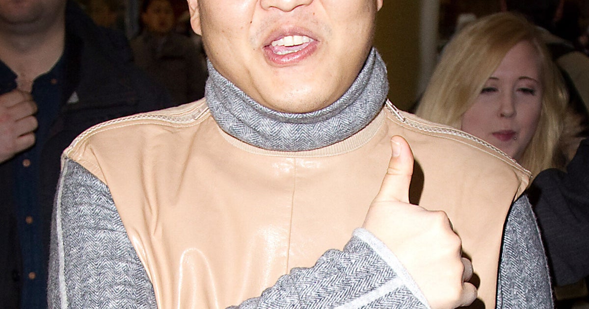 Gangan Rapper Gangnam Style Rapper Psy Mobbed As He Arrives In UK, Ahead Of Oxford ...