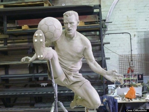 Dennis Bergkamp Statue To Be Erected At Arsenal's Emirates Stadium