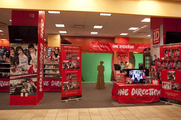 One Direction merchandise where is this at? Is this at their 1D World store?  I want to know …