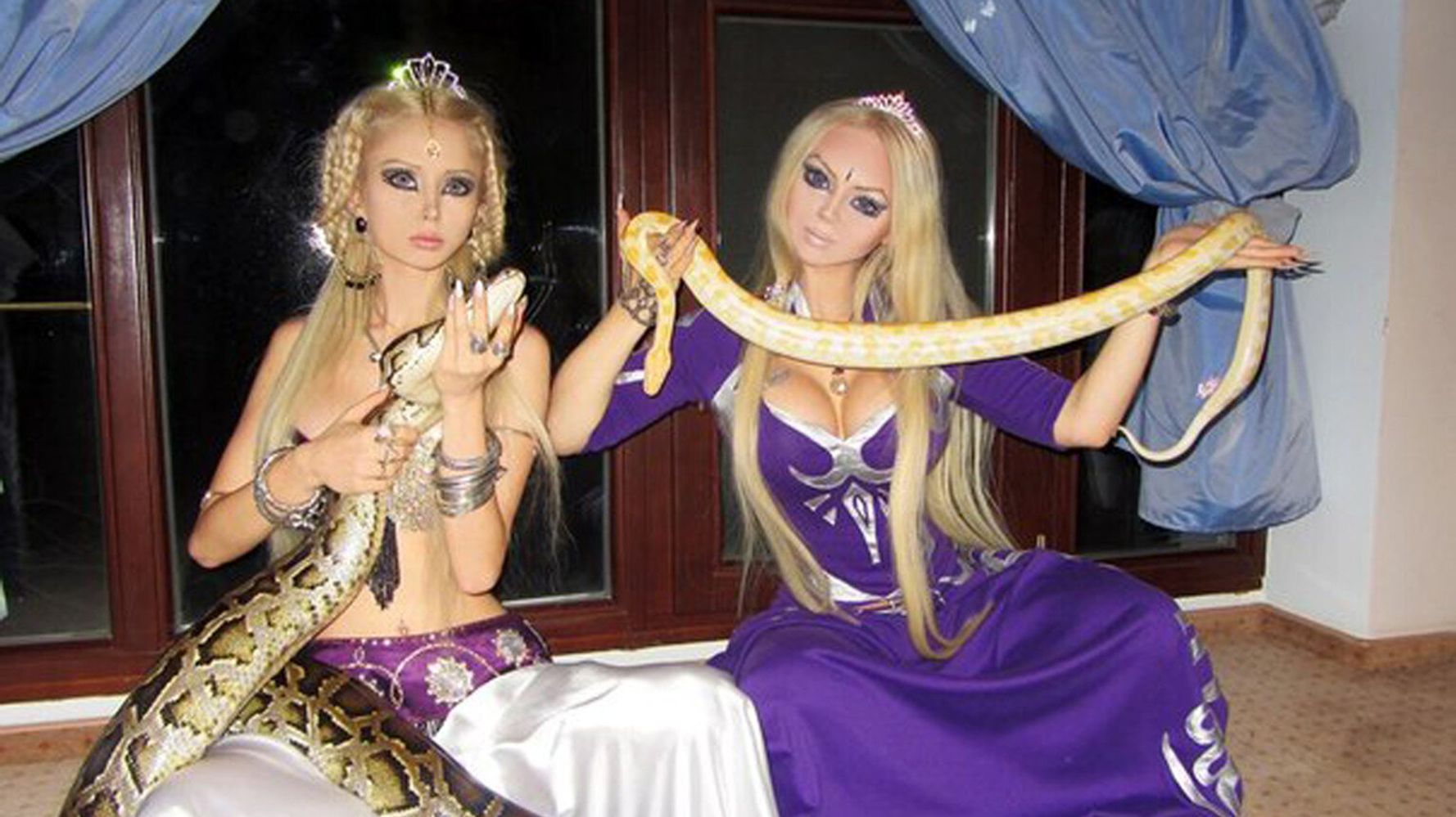 Ukraine Twins Porn - Valeria Lukyanova & Olga 'Dominica' Oleynik: Ukraine's Real Life Barbies To  Bring Spirituality To America (PICTURES, VIDEO) | HuffPost UK Life