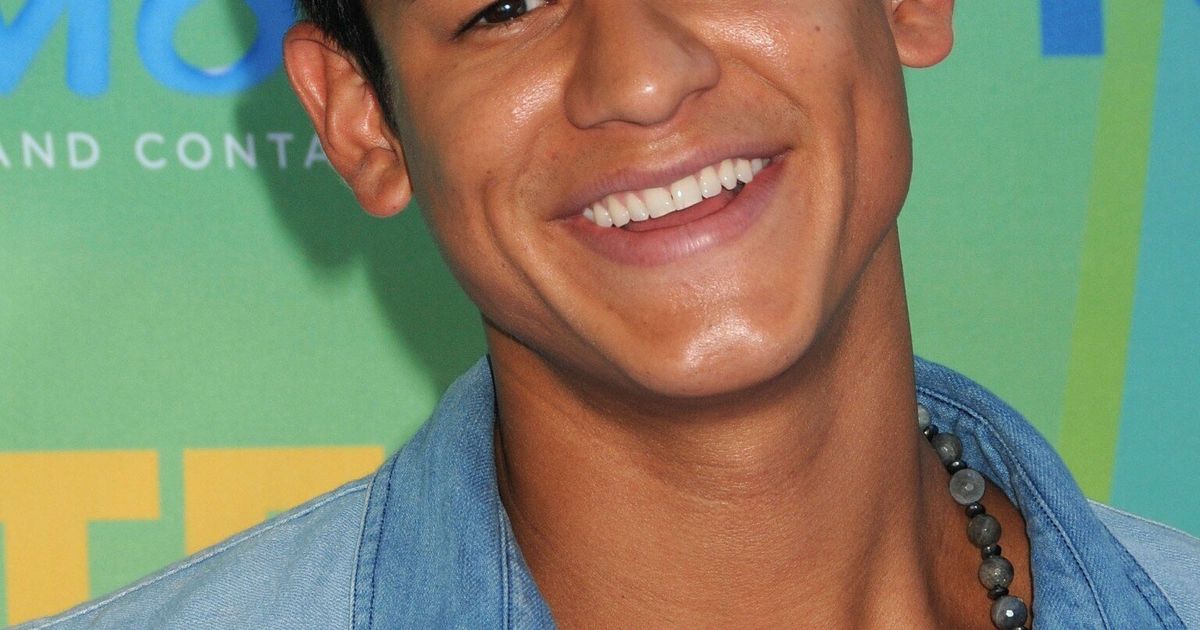 Twilight Star Arrested Bronson Pelletier Removed From Plane At Lax Huffpost Uk News 9805