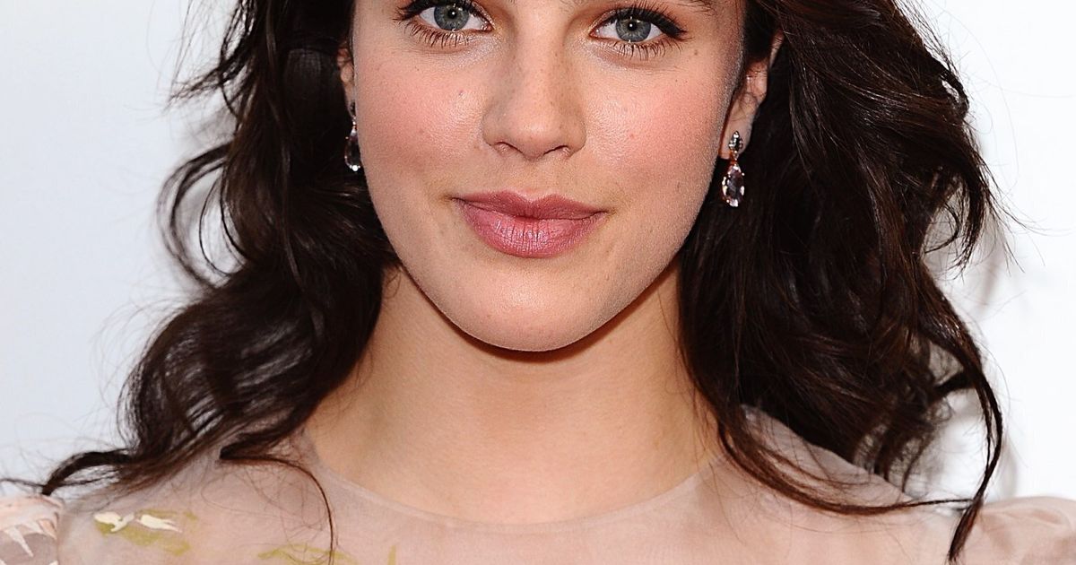 Downton Abbey Star Jessica Brown Findlay Regrets Naive Nudity Scene In First Film Albatross 