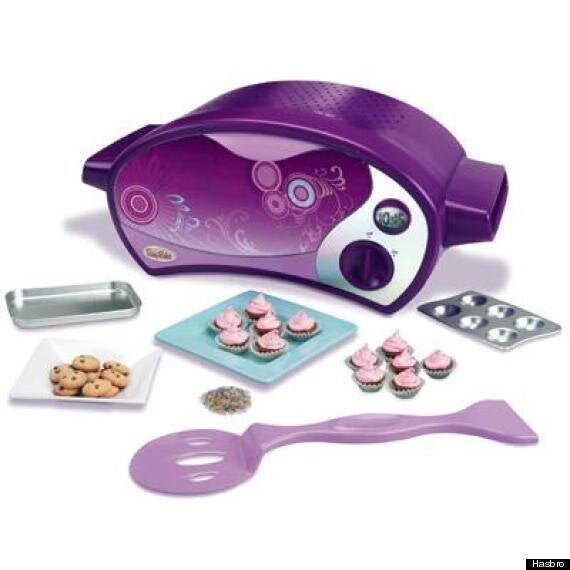 Hasbro Creates Gender Neutral Easy Bake Oven After 13 Year Old Labels Toy Sexist Huffpost Uk Life