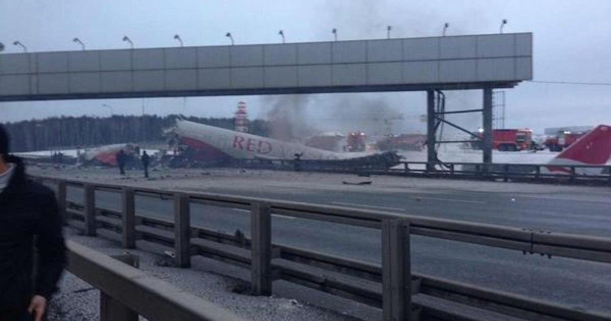 Film Flight Complet En Français 2012 Russian Plane Crash: Passenger Aircraft Overshoots Moscow Vnukovo