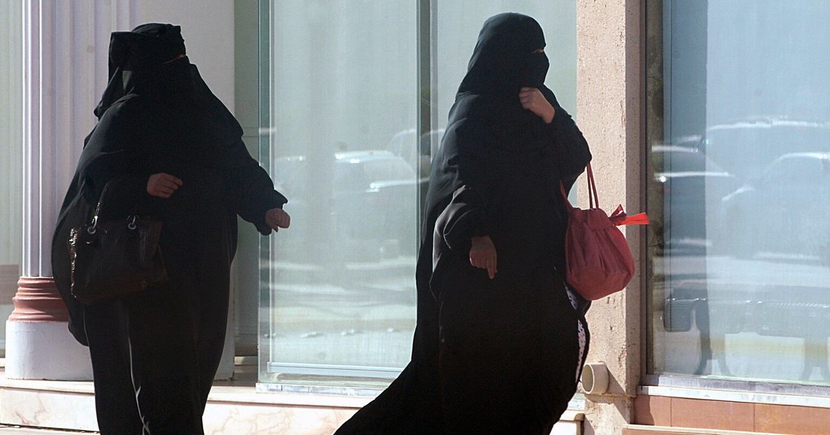 Saudi Arabian Religious Police 'Lift Bicycle Ban For Women' – As Long ...