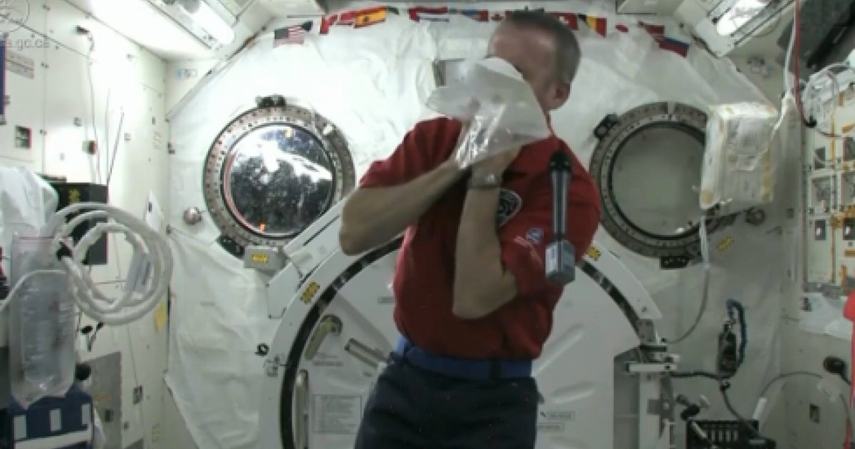 How To Throw Up In Space (VIDEO) HuffPost UK Tech