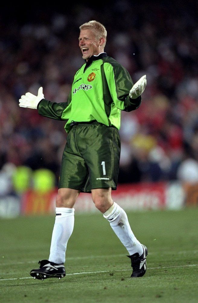26 May 1999: Peter Schmeichel of Manchester United celebrates victory over Bayern Munich in the Eur