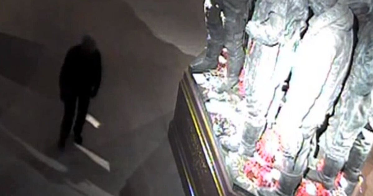 London War Memorial Graffiti Vandal Suspect Caught On CCTV (PICTURES ...