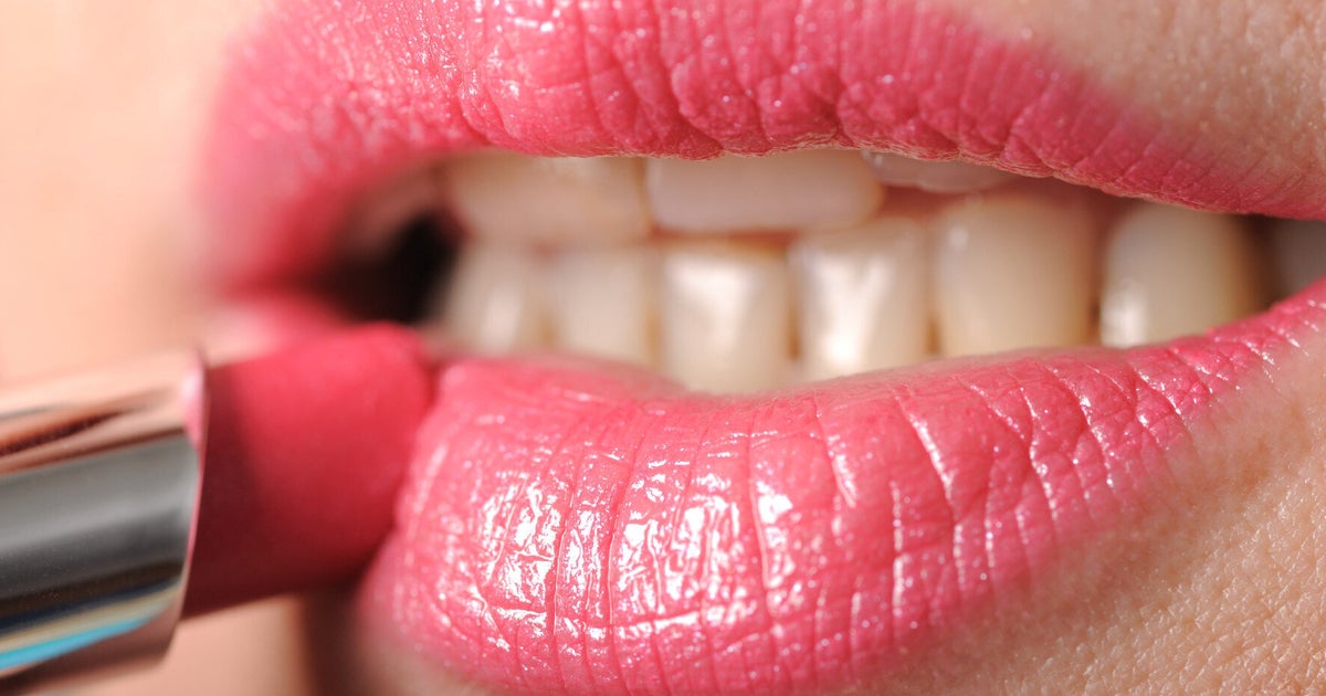 The Lipstick Effect How Recessions Reveal Female Mating Strategy