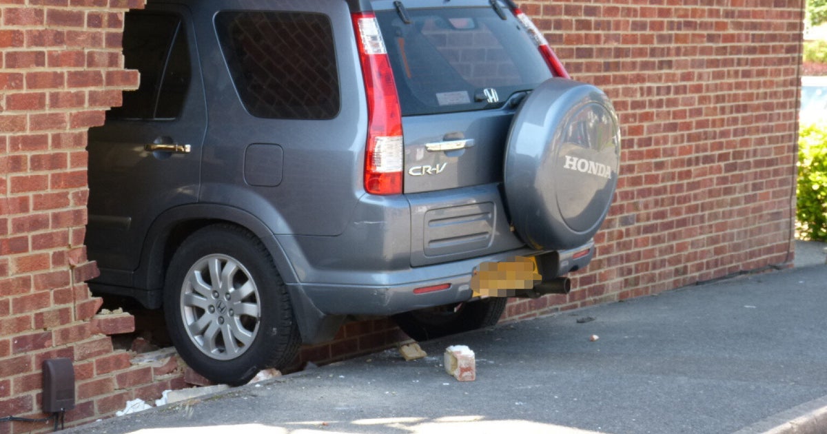 Car Crashes Through Living Room Wall Pictures Huffpost Uk News