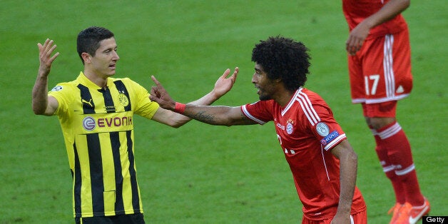 Lewandowski exchanges views with Dante at Wembley