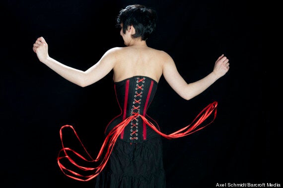 Michèle Köbke Shrinks Waist To 16 Inches By Wearing A Corset Every Day For  Three Years (PICTURES, VIDEO)