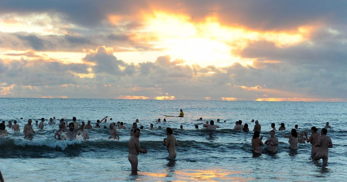 Hundreds Show All For World Skinny Dipping Record