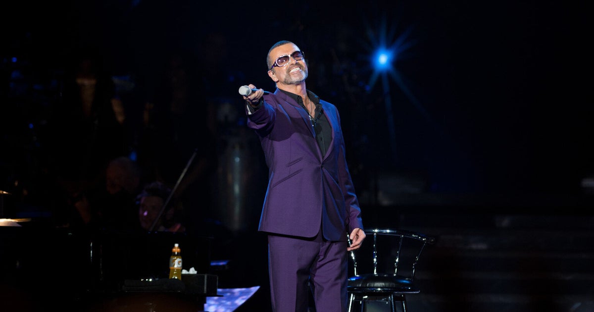 George Michael Performs Live Rendition of Rihanna's 'Russian Roulette