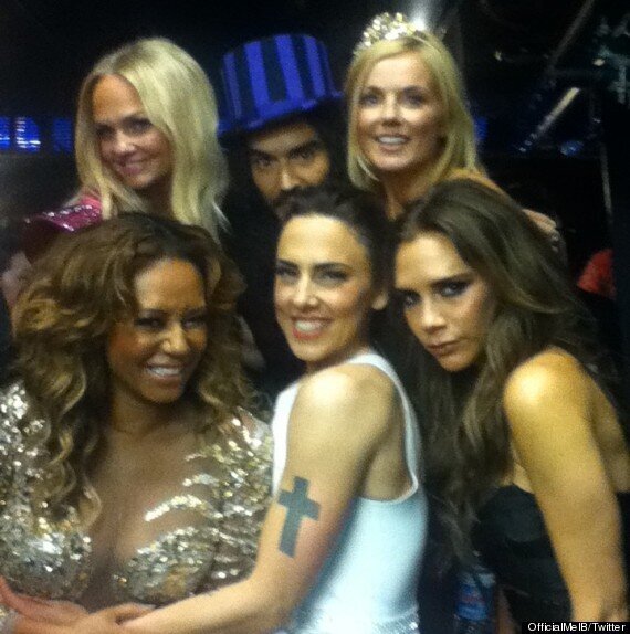 Spice Girls @ Victoria's Secret Pink Carpet: Photo 737011 | Emma Bunton, Geri  Halliwell, Melanie Brown, Melanie Chisholm, Spice Girls, Victoria Beckham  Photos | Just Jared: Entertainment News