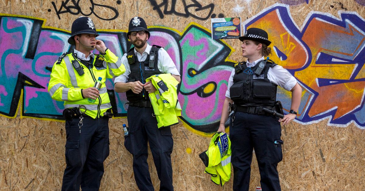 So Just How Would Those Who Criticise The Met And Its Officers Police Carnival Huffpost Uk