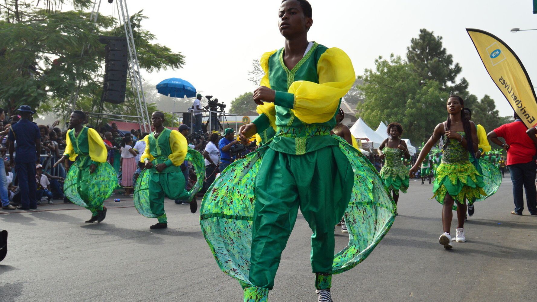 DiscoverNigeria: Exploring The Calabar Carnival, The Biggest Street Party  In Nigeria | HuffPost UK Life