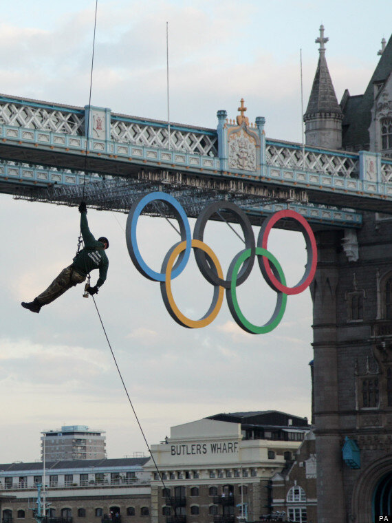 London Olympics 2012: Flame Arrives At Tower Of London Ahead Of Games ...