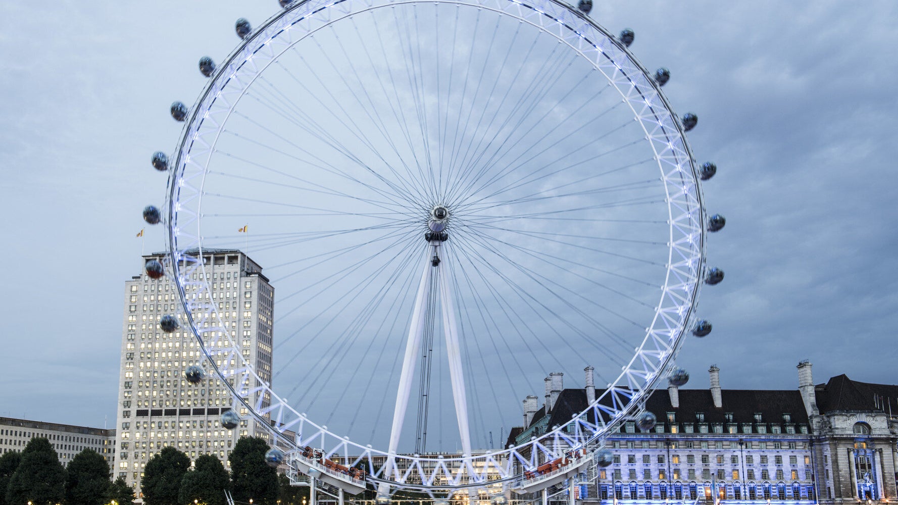 Is the London Eye Champagne Experience worth it? - Hannah on Horizon