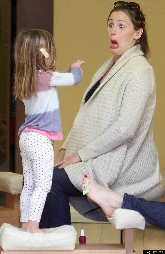 Jennifer Garner Entertains Daughter Seraphina And Puts Her Feet Up ...