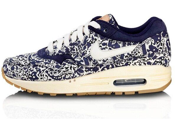 Reageren Doorweekt niezen Colour Me Sporty: New Liberty Print Nike Collection is Ready to Spring |  HuffPost UK Style