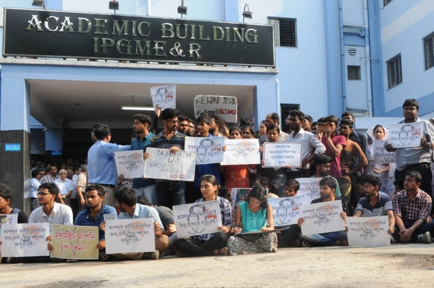 Striking Doctors In Bengal Want Mamata's Unconditional Apology, Set Conditions To Call Off