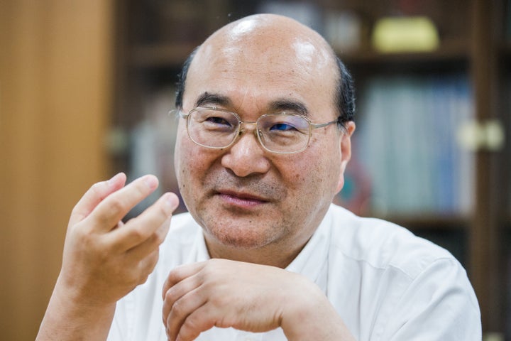 U=Uについて解説するACCの岡慎一センター長=2019年6月7日、東京都新宿区