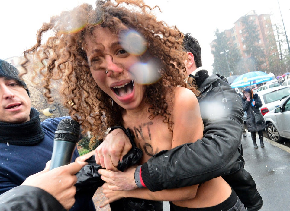 ITALY-VOTE-BERLUSCONI-PROTEST