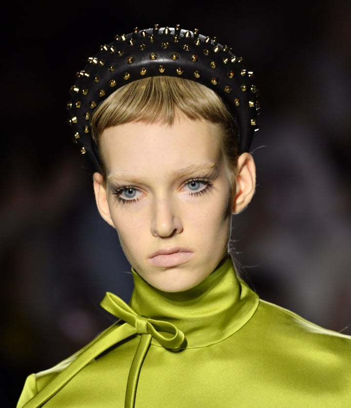 Trend Report: The '90s Elastic Headband Trend Is Back