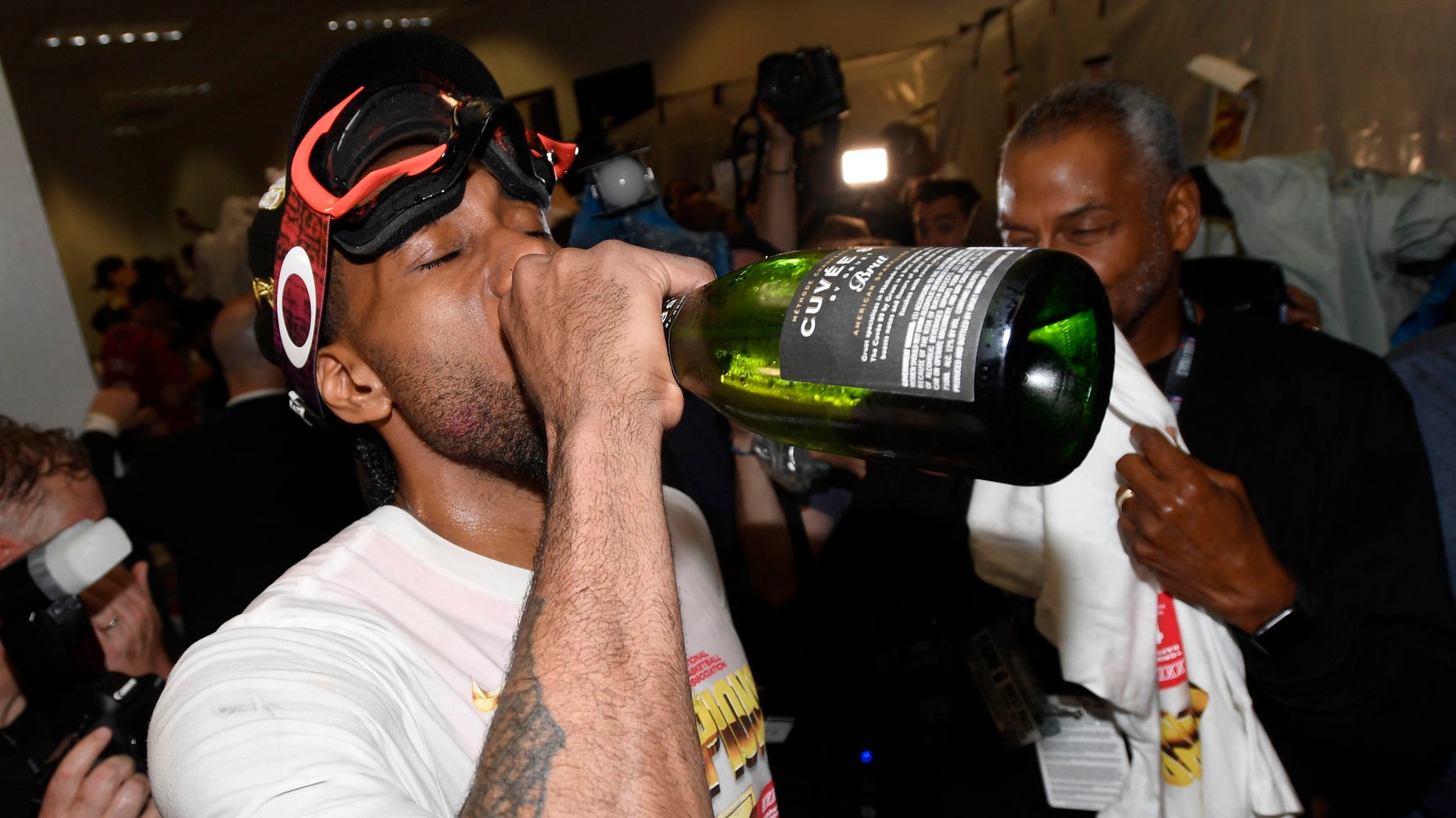 Kawhi Leonard have fun & celebrates with the Raptors in the locker room 