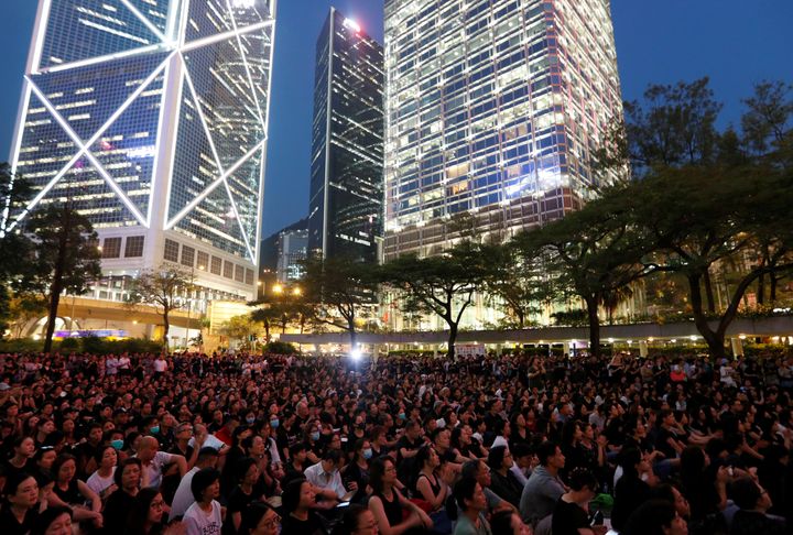 逃亡犯条例改正案に抗議するデモ＝6月14日、香港