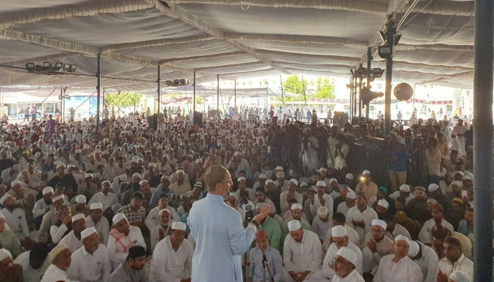 Asaduddin Owaisi addressing Jalse-e-Youm-ul-Quran at Makkah Masjid, Hyderabad on 31 May.