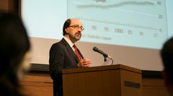 日本の運命―少子高齢化社会における幸福とは？　ビル・エモット氏が語る