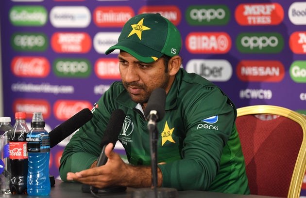 Pakistan captain Sarfraz Ahmed speaks to the