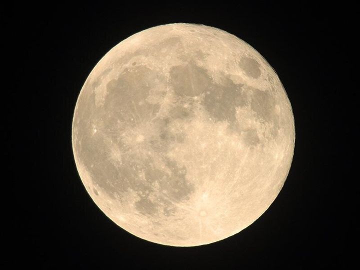 満月のイメージ写真
