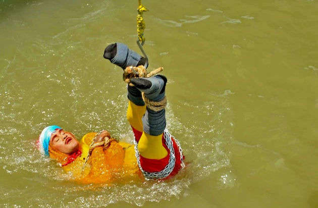 Kolkata Magician, Lowered Into Hooghly River In Locked Cage,
