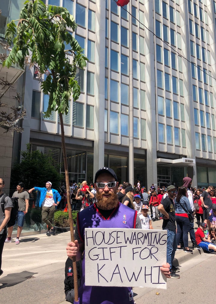 This Raptors fan confirmed he was not the original "plant guy," but just wanted the team's Kawhi Leonard to have multiple housewarming plant options. So thoughtful!